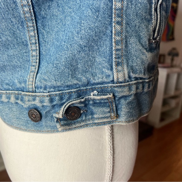 Levi’s Vintage Denim Distressed Trucker Jacket XS Petite Women’s Jean Jacket - Picture 8 of 15